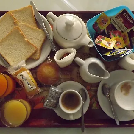 Rona Hotel 2*
