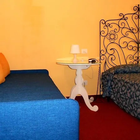 Oda ve Kahvaltı Rona 2*